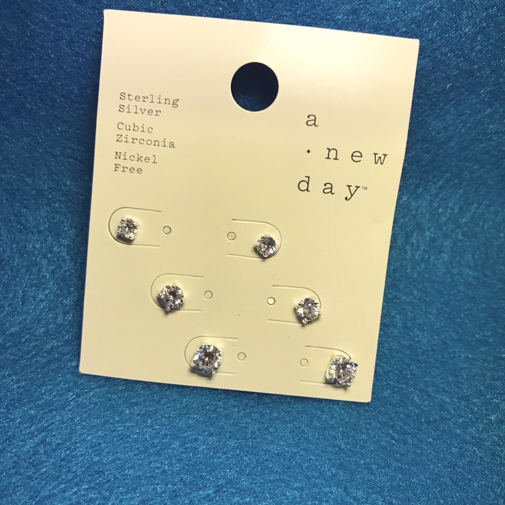 Cubic zirconia stud set